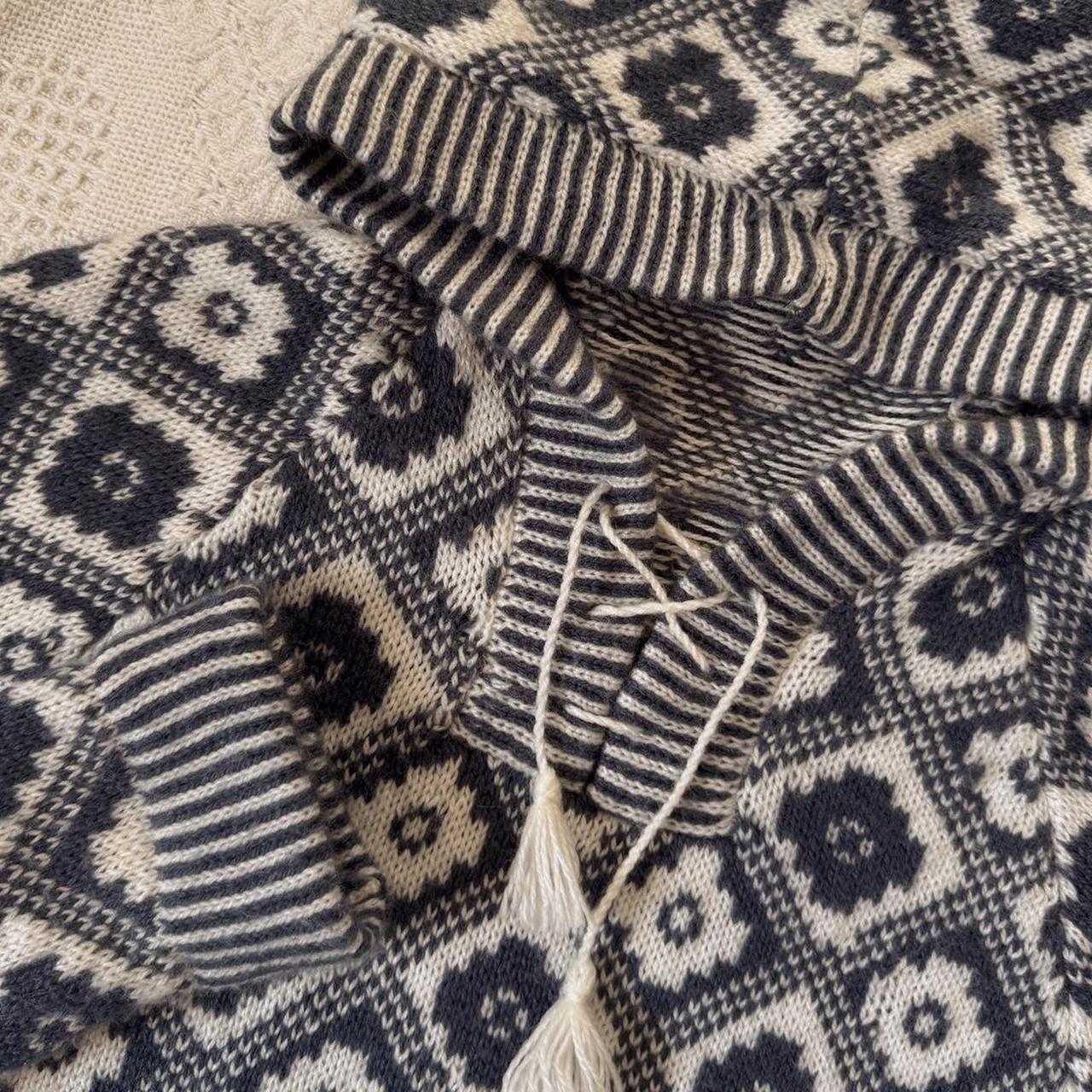 Navy floral knit hooded sweater (S/M)