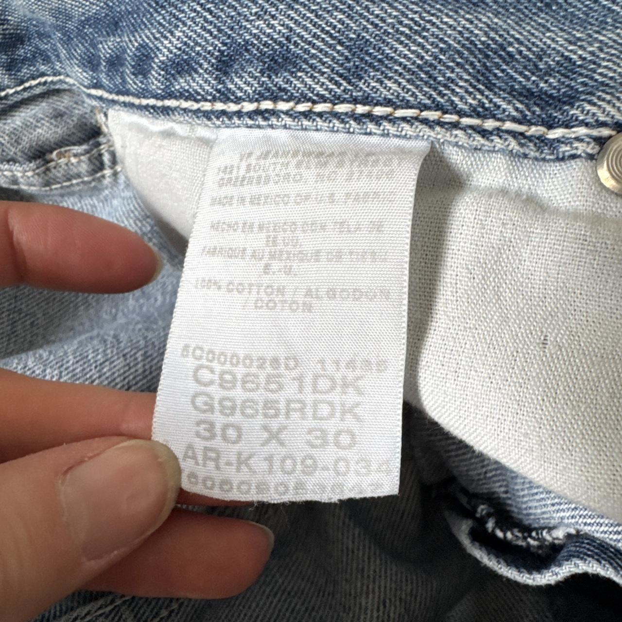 Distressed Wrangler blue jeans (32")