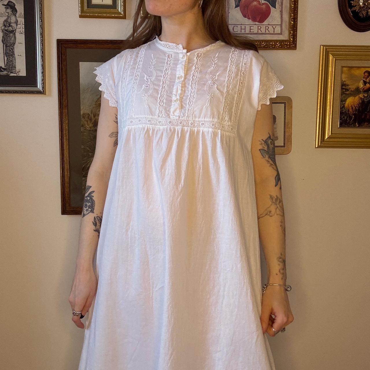 White lace vintage nightgown (S)