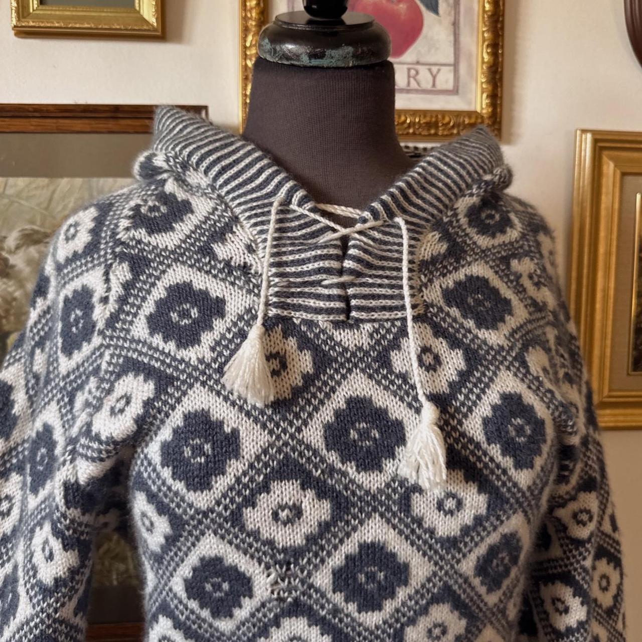 Navy floral knit hooded sweater (S/M)