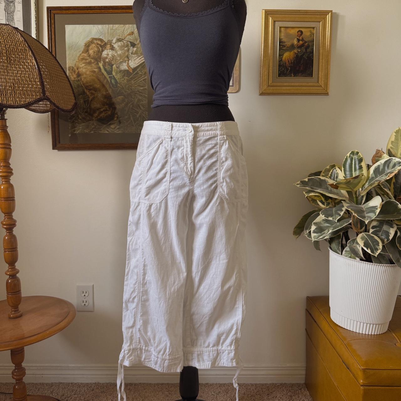 White cargo capri pants (M)