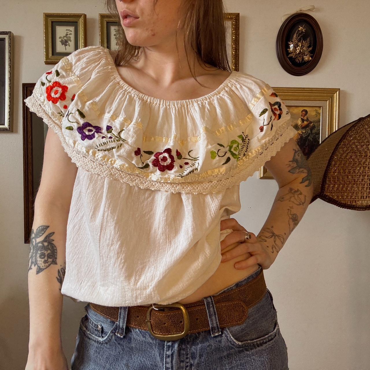 Whimsical ruffle summer top (L)