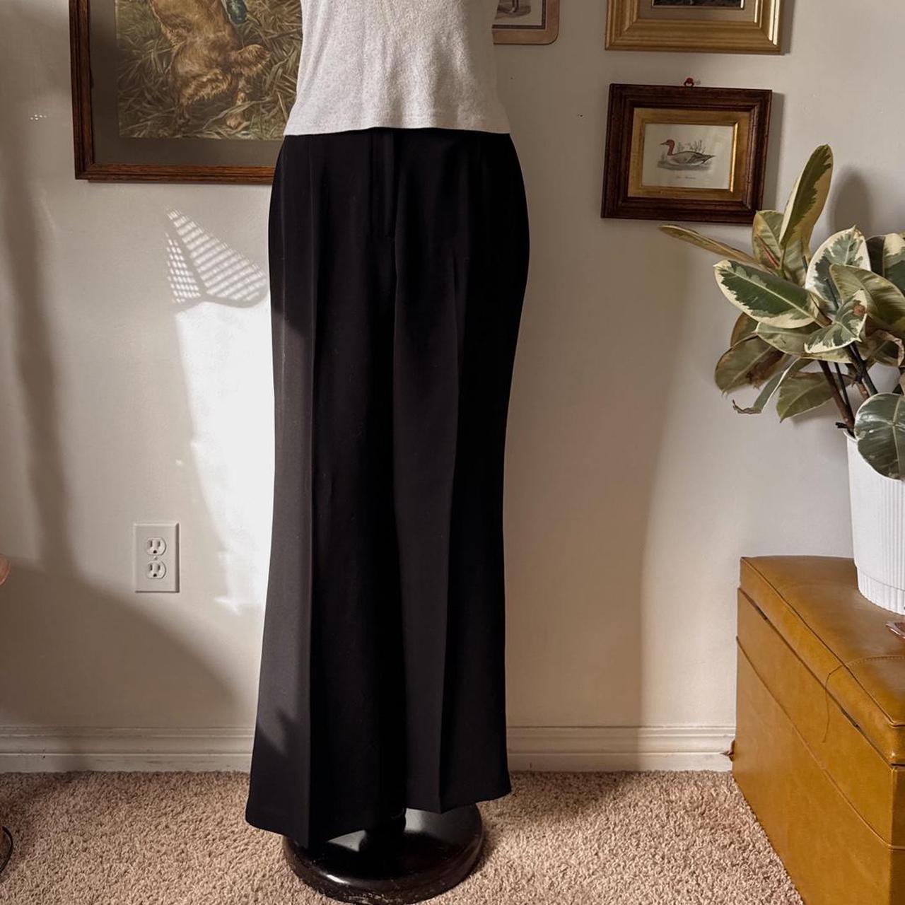 Black pleated trousers (M)