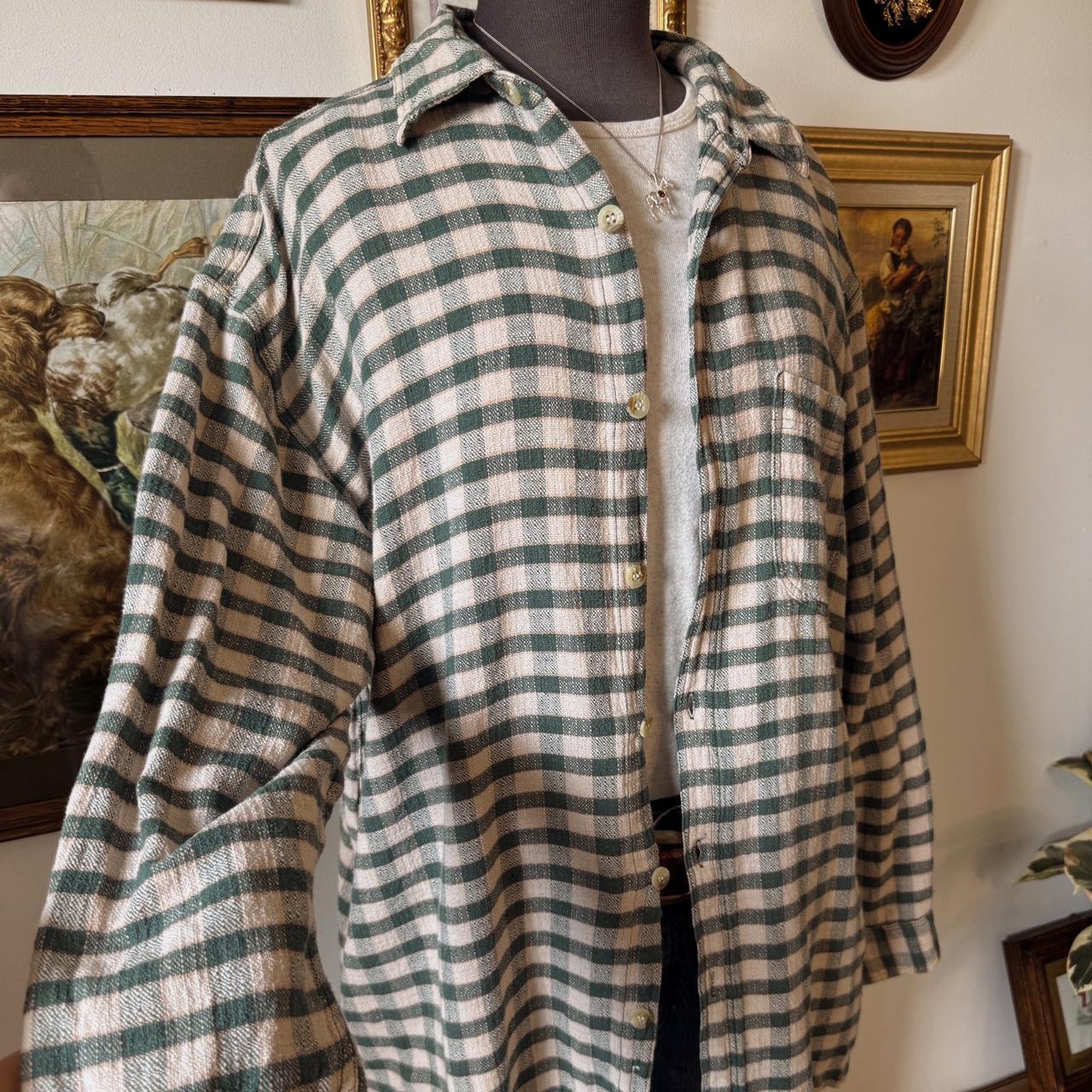 90s green flannel button up (XL)