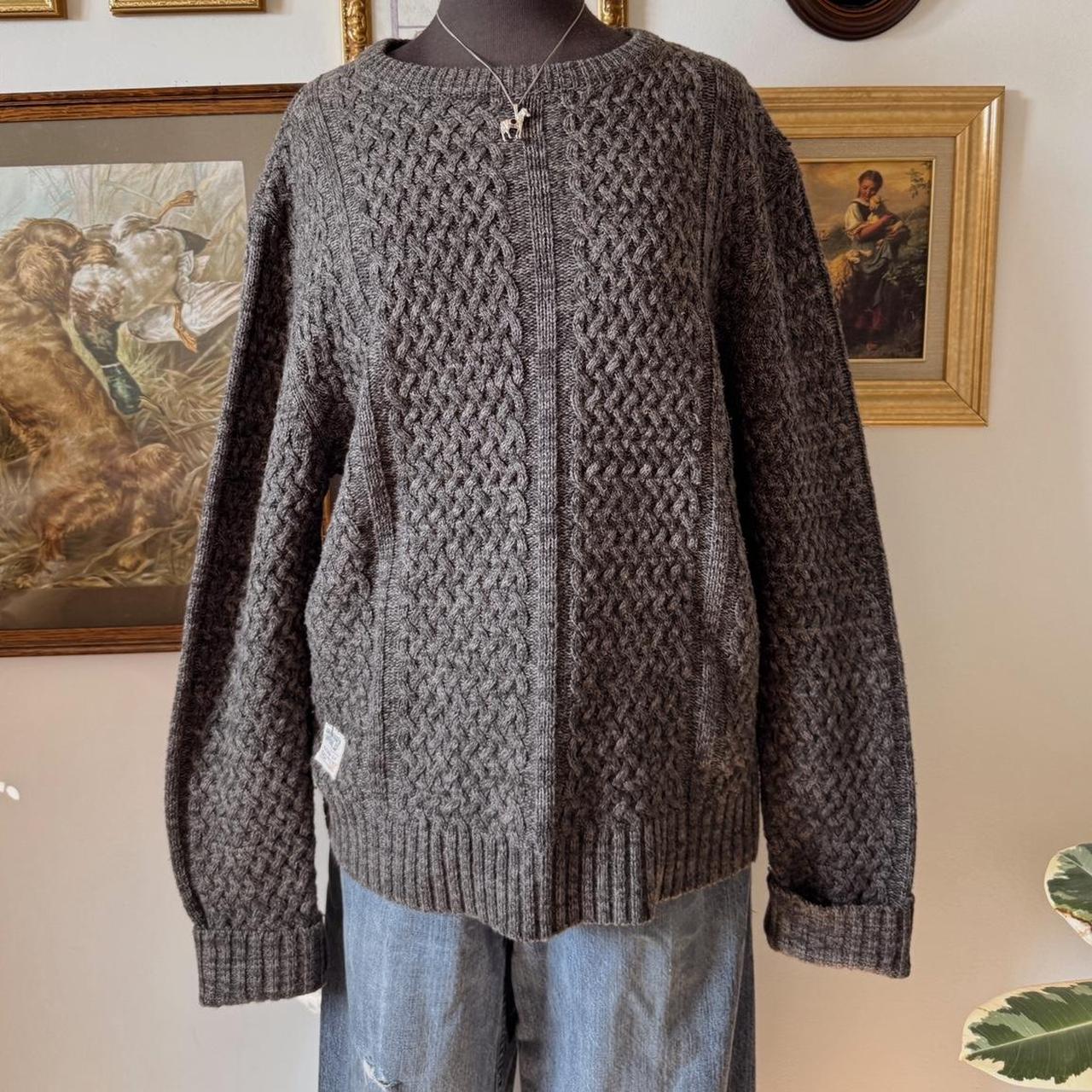 Grey chunky cable knit sweater (XL)