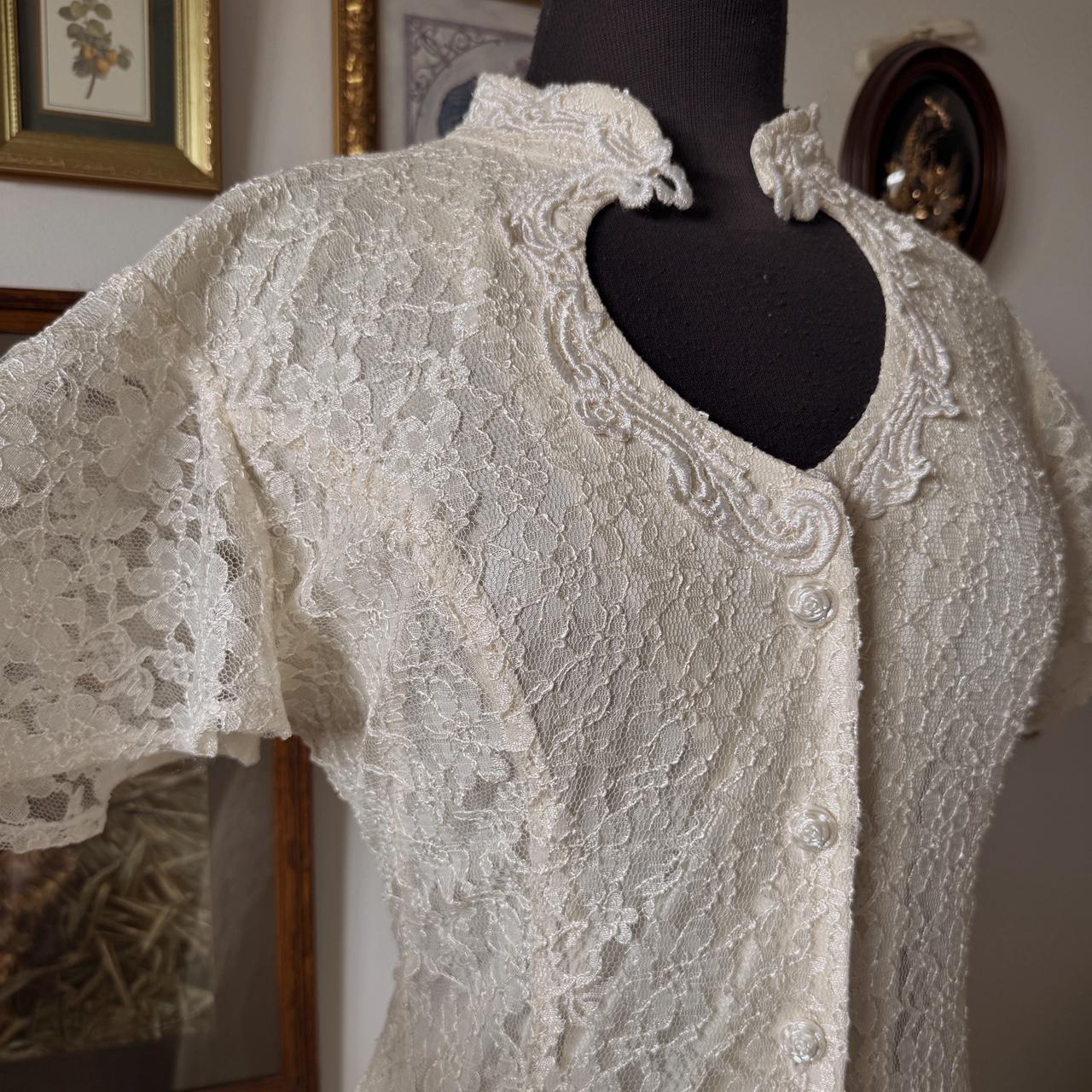 Cream lace vintage gown (M)