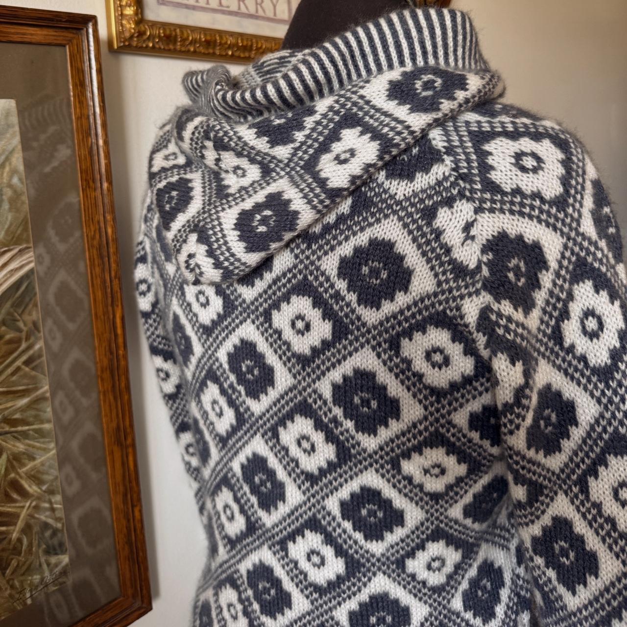 Navy floral knit hooded sweater (S/M)