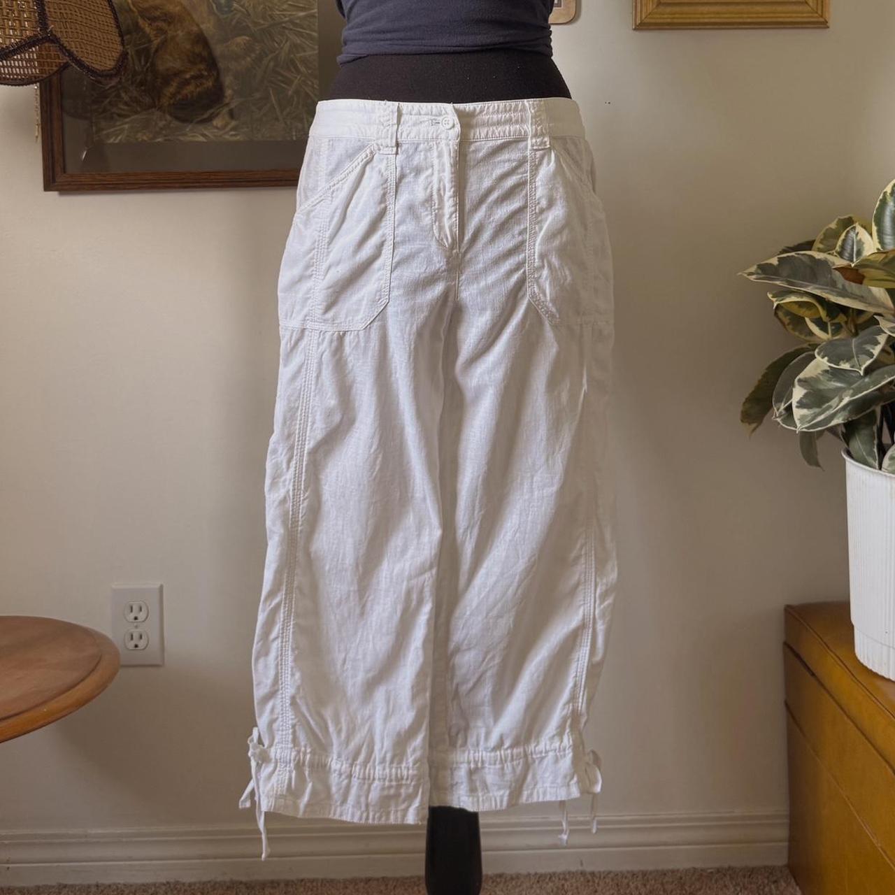 White cargo capri pants (M)