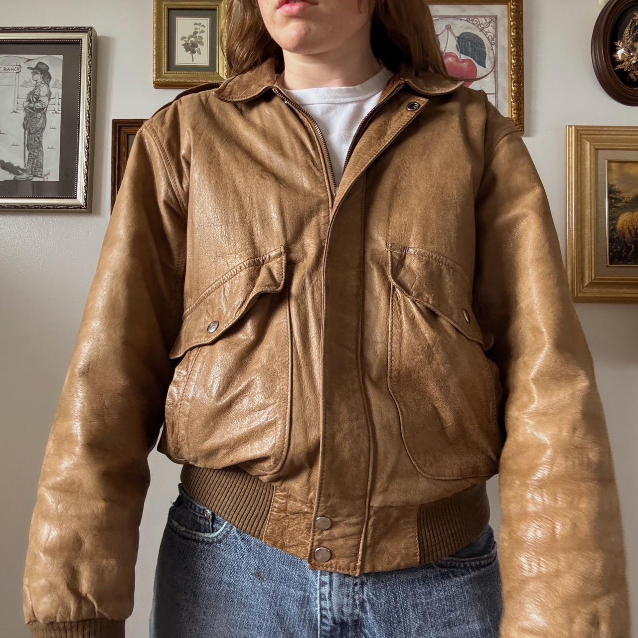 Brown leather bomber jacket (M)