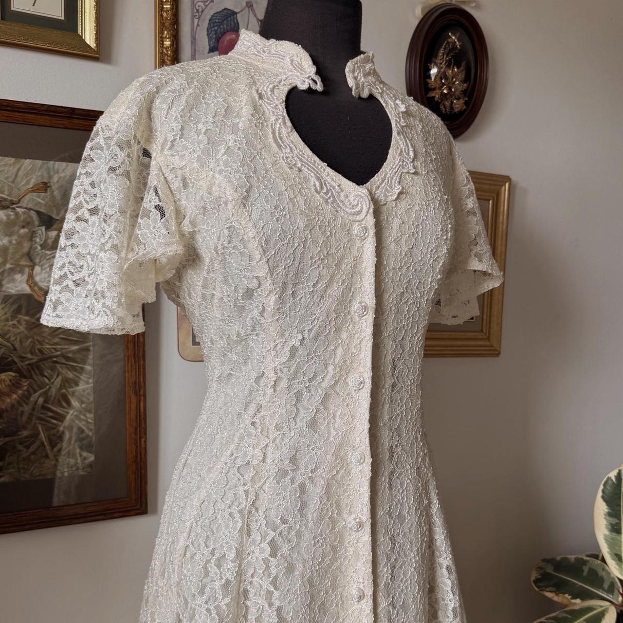 Cream lace vintage gown (M)