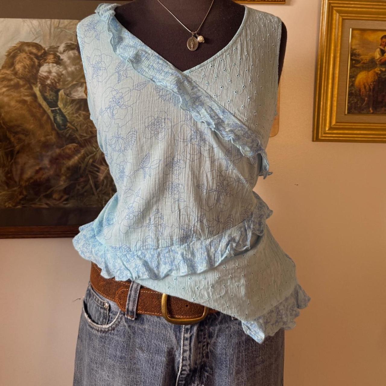 Light blue floral ruffle tank top (L)