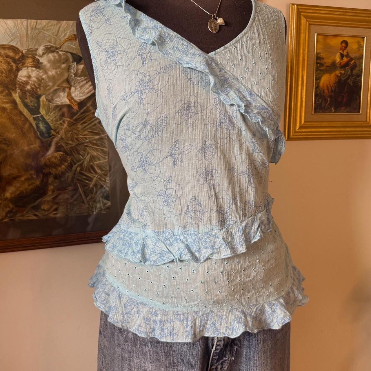 Light blue floral ruffle tank top (L)