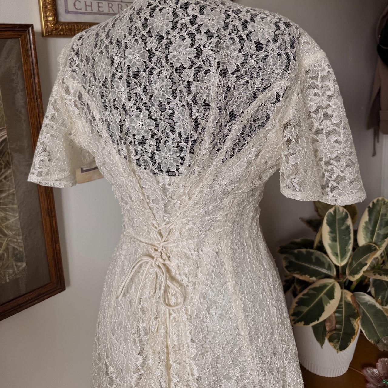 Cream lace vintage gown (M)
