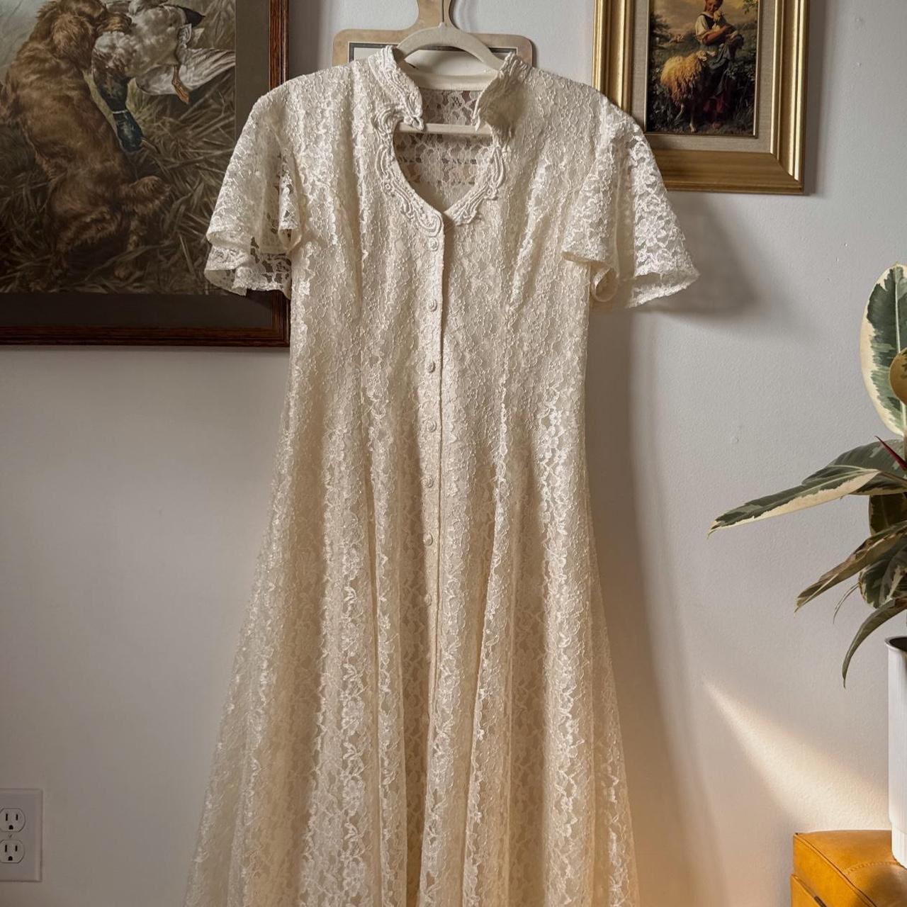 Cream lace vintage gown (M)