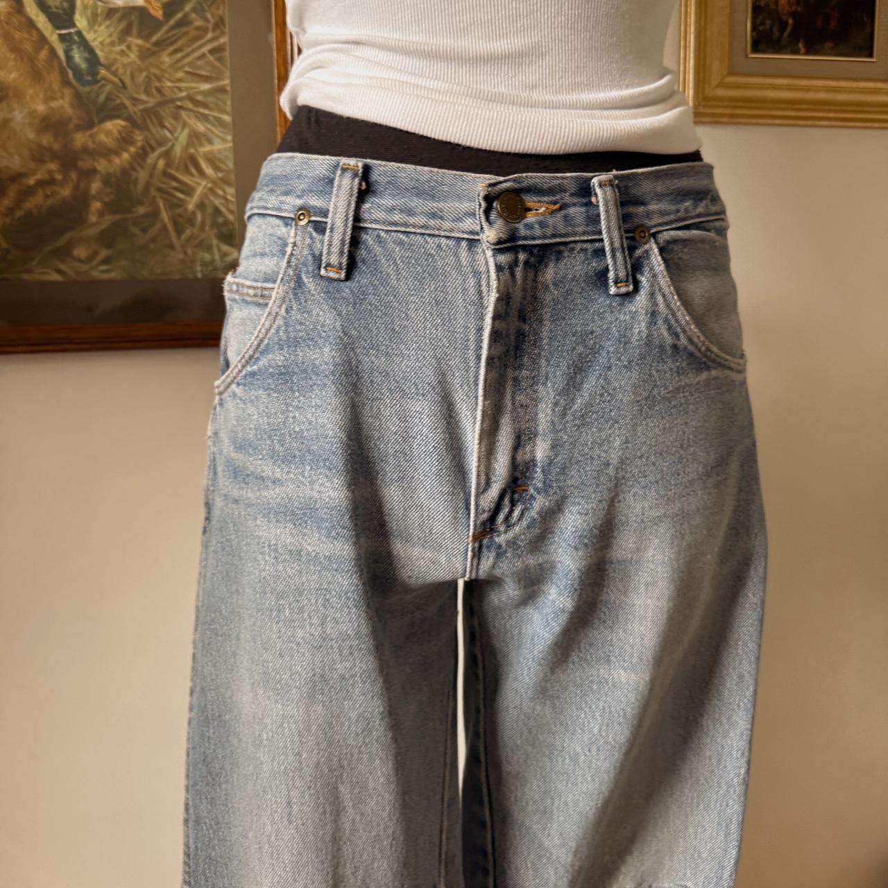 Distressed Wrangler blue jeans (32")