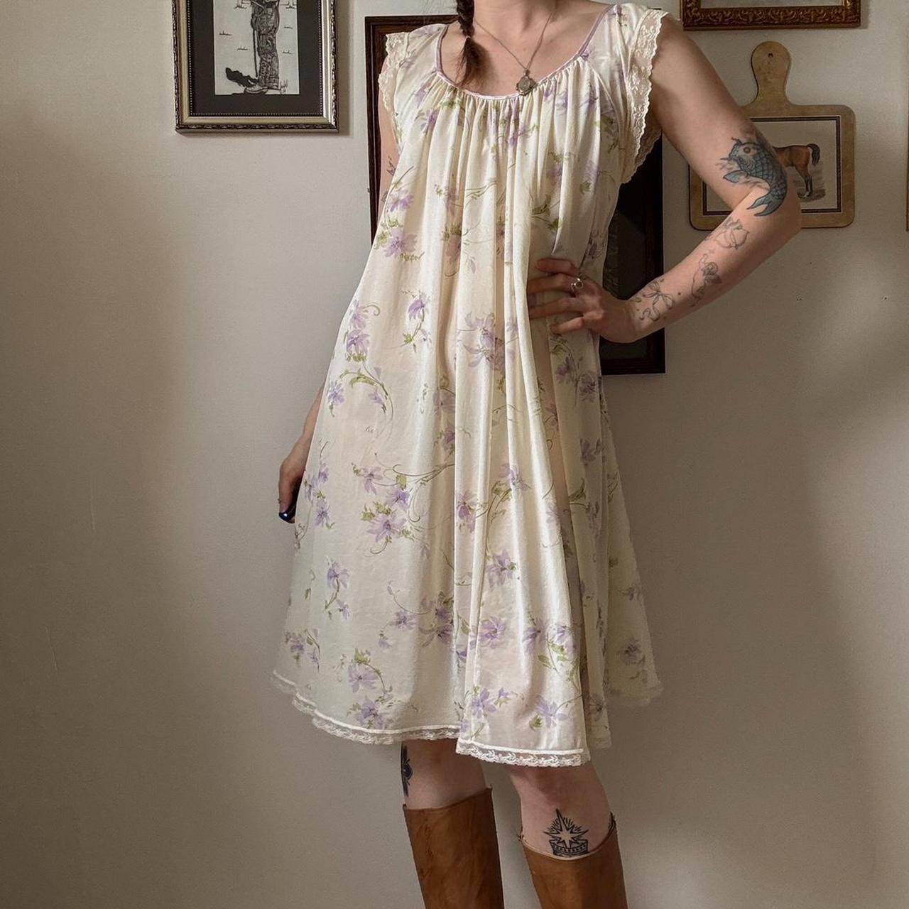 Cream lilac nightgown (M)