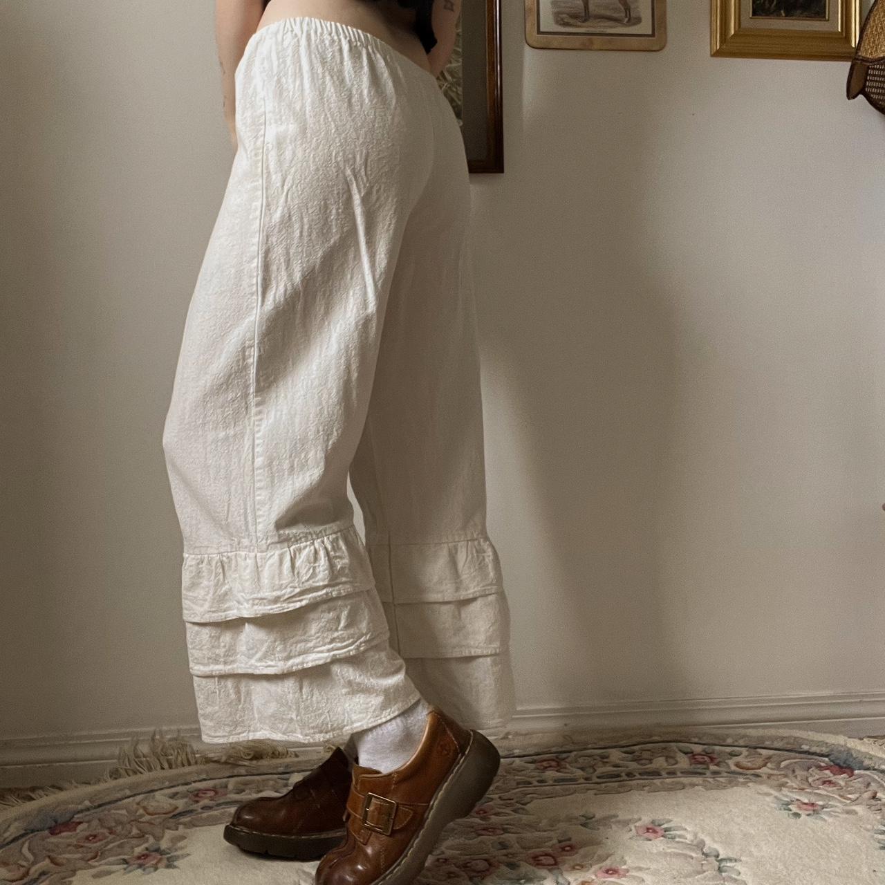 Cream ruffle bloomer pants (S)