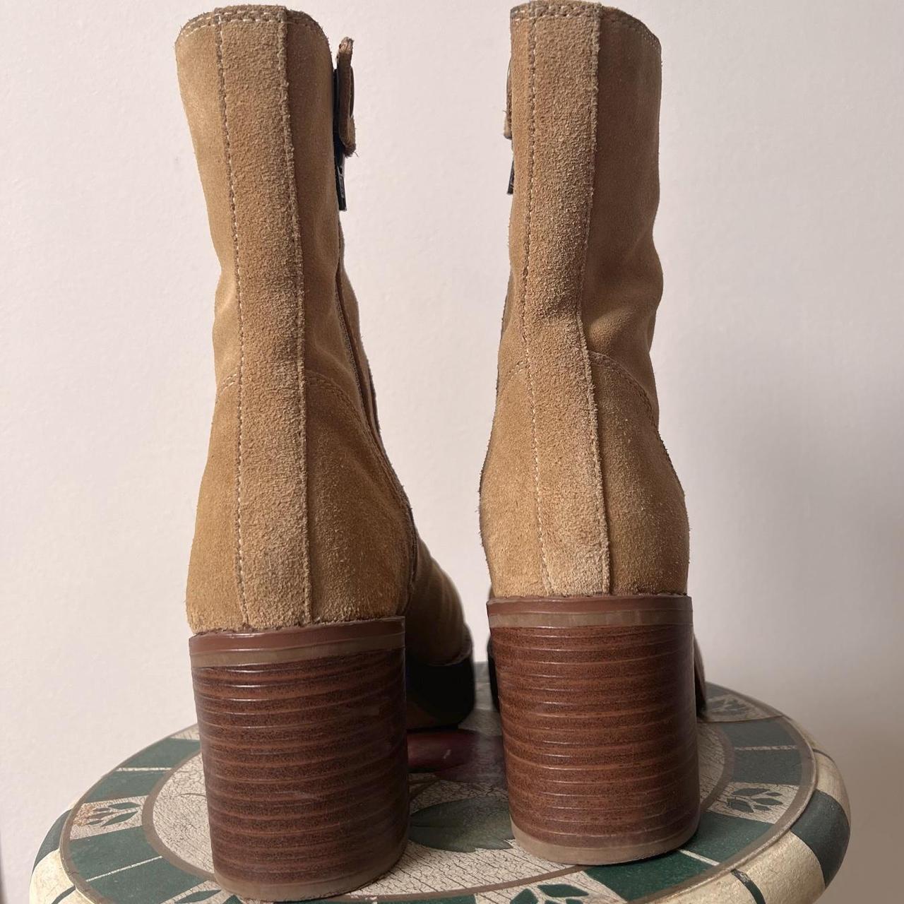 Y2K platform suede boots (7.5)