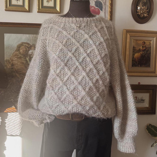 Light grey hand knit vintage sweater (M/L)