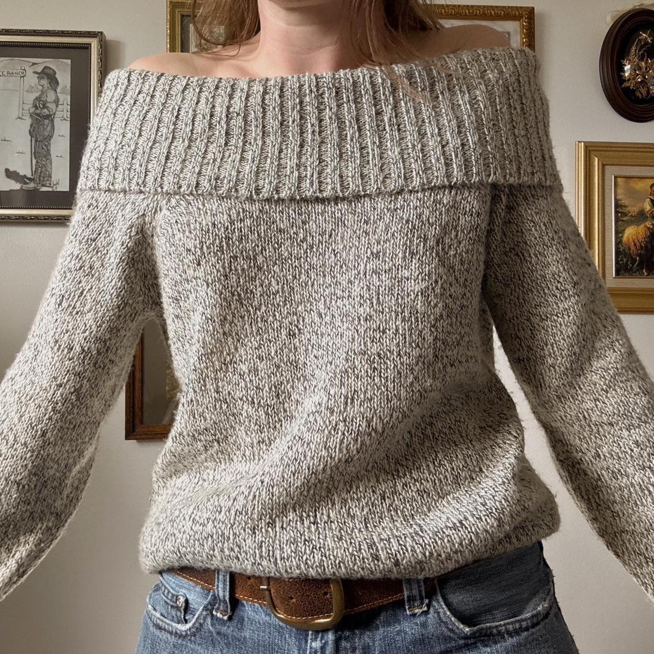 Off the shoulder sweater (M)