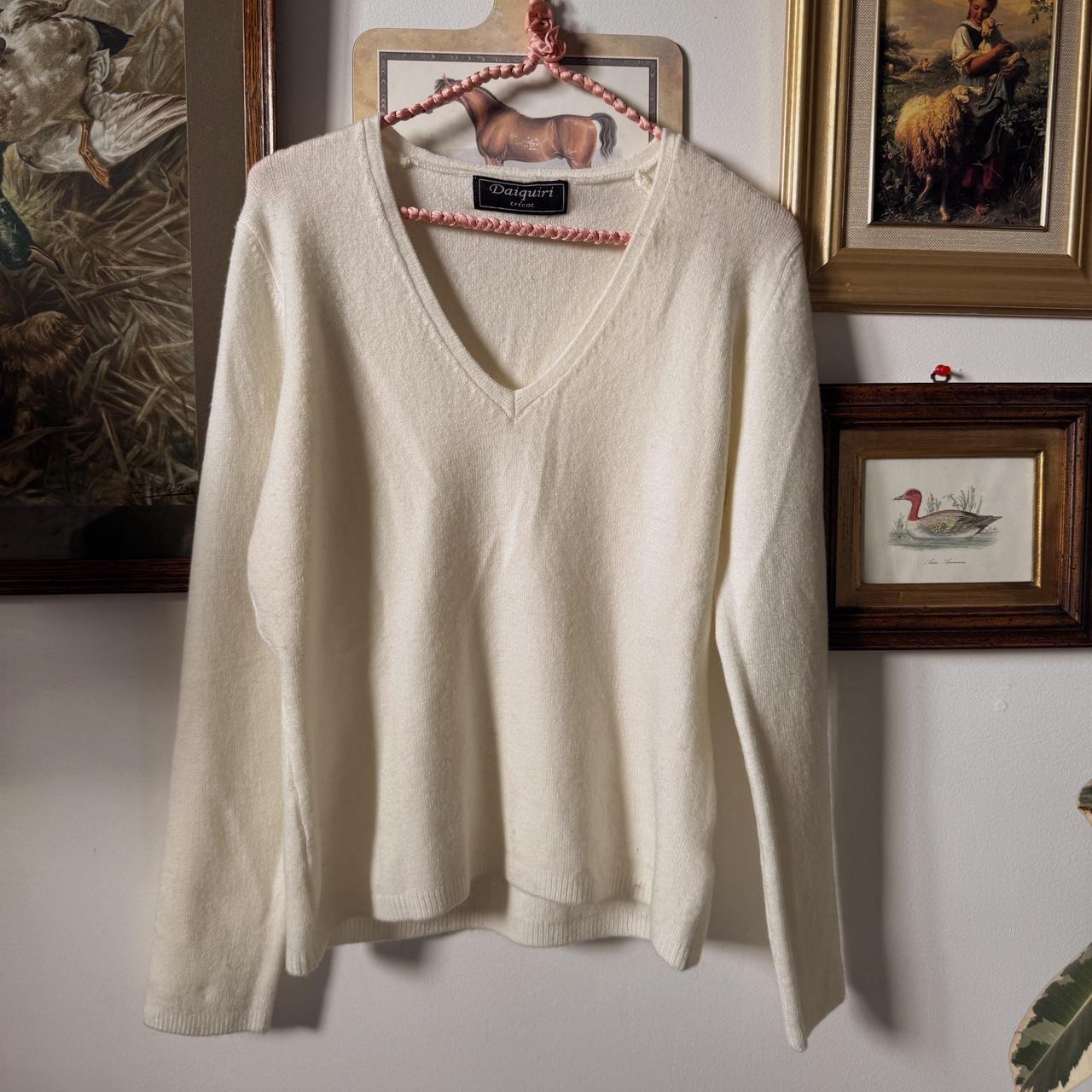 Cream v-neck knit sweater (M/L)