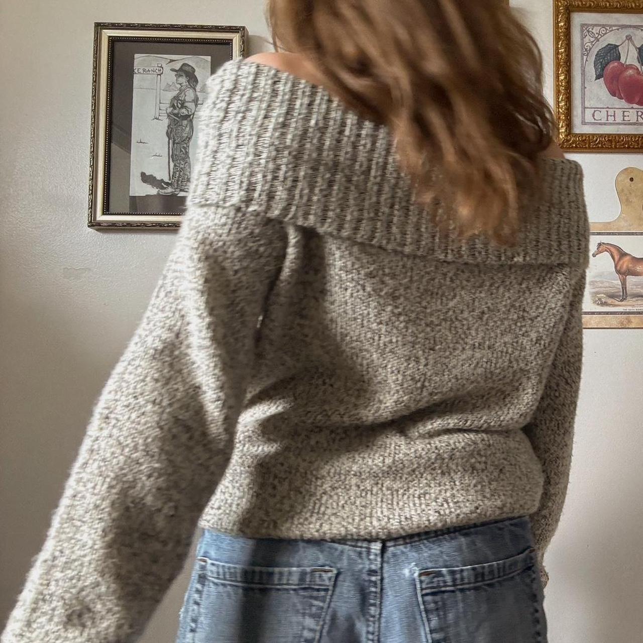 Off the shoulder sweater (M)