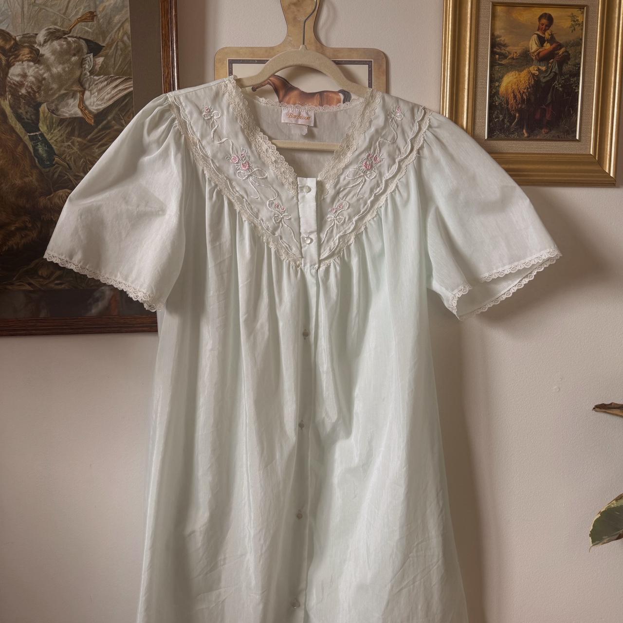 Vintage bow embroidered nightgown (L)