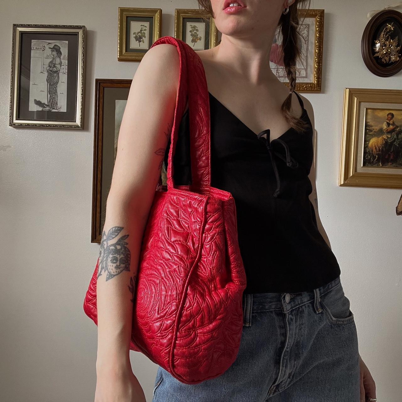 Red rose puff tote bag