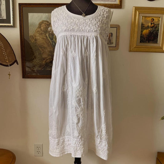 White embroidered midi dress (M)