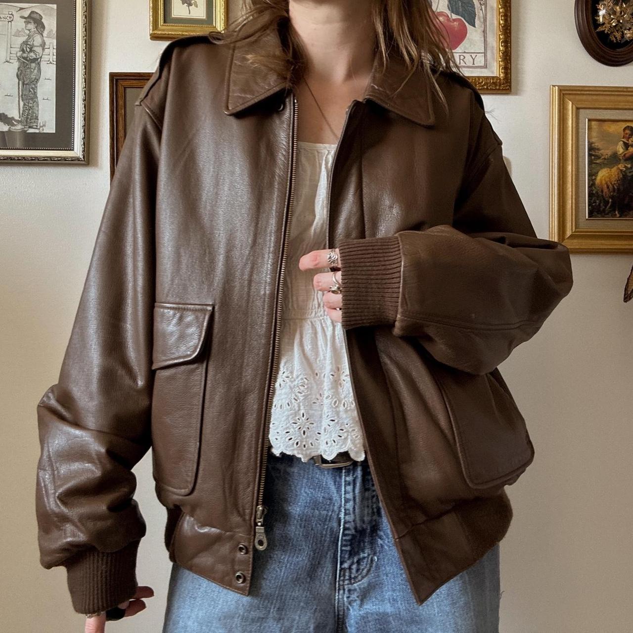 Brown leather bomber jacket (M)