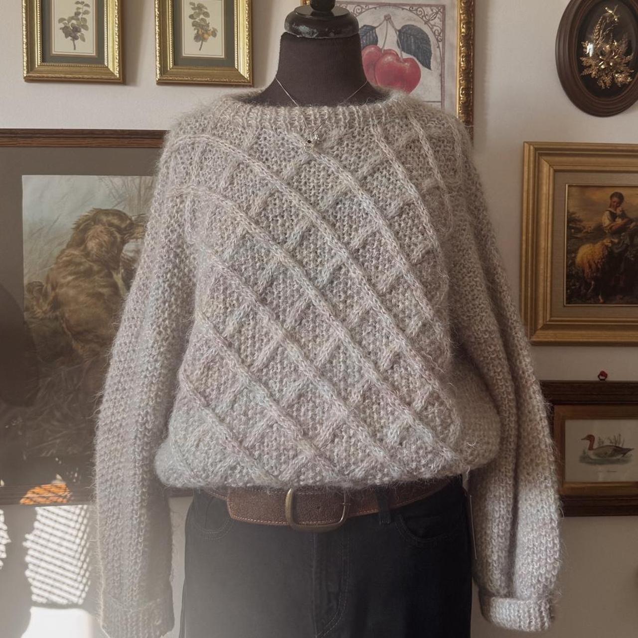 Light grey hand knit vintage sweater (M/L)