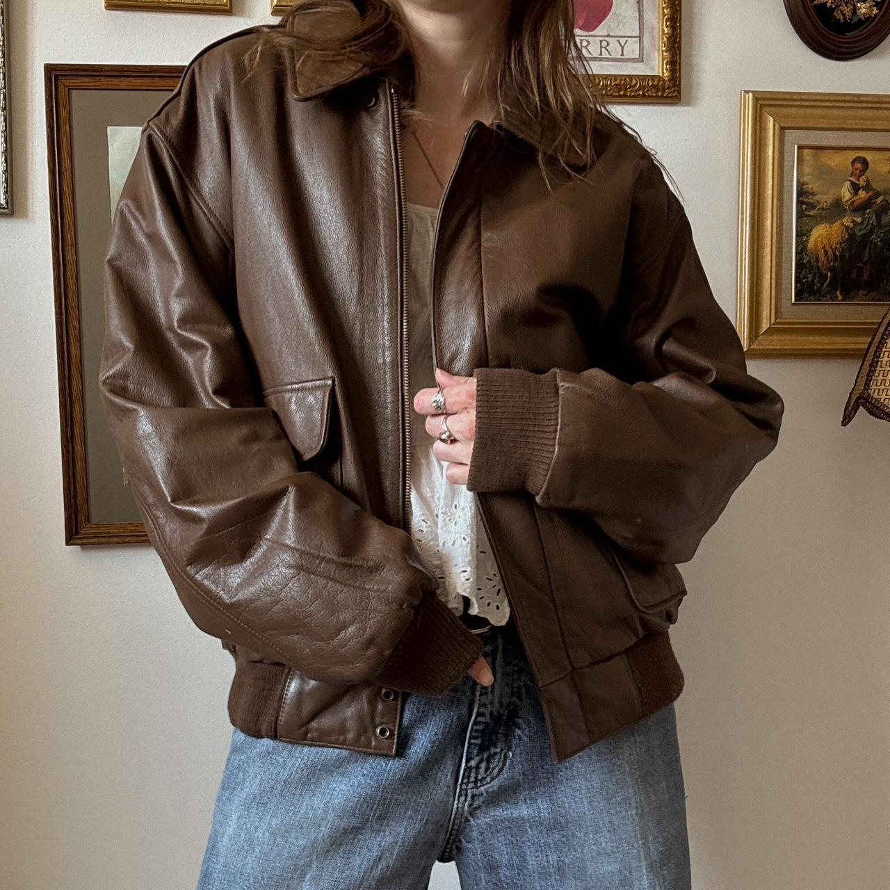 Brown leather bomber jacket (M)