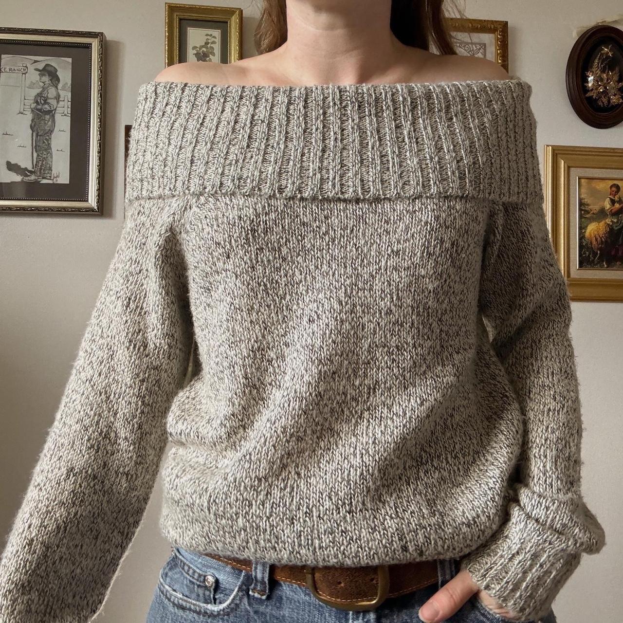 Off the shoulder sweater (M)