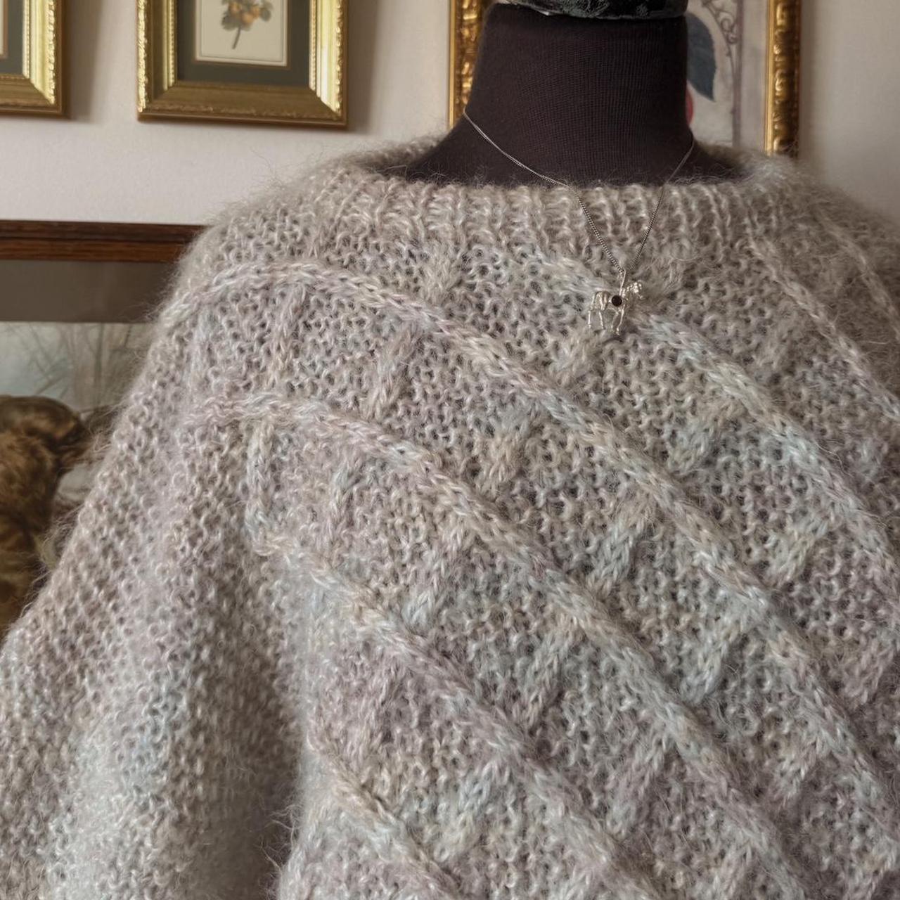 Light grey hand knit vintage sweater (M/L)