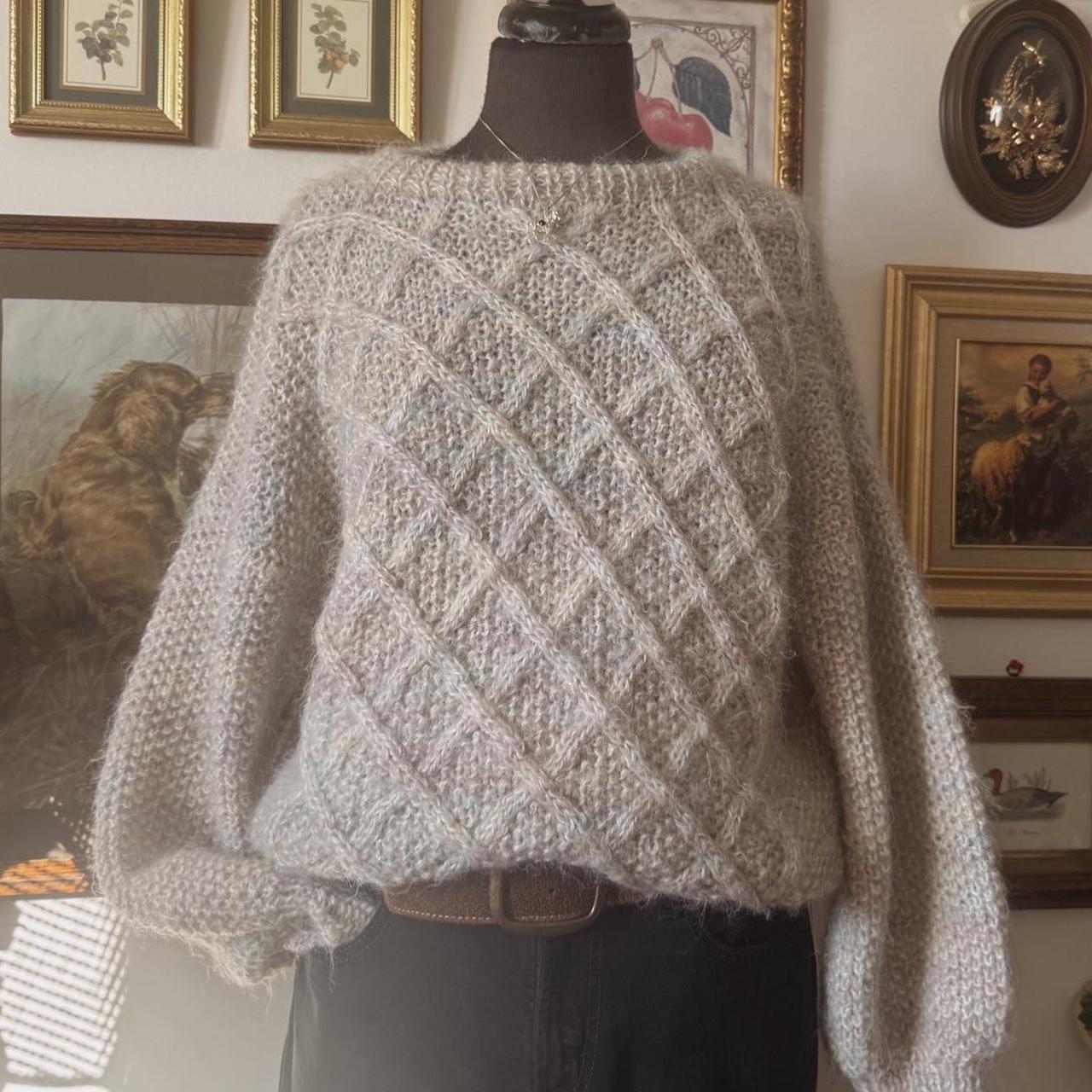 Light grey hand knit vintage sweater (M/L)