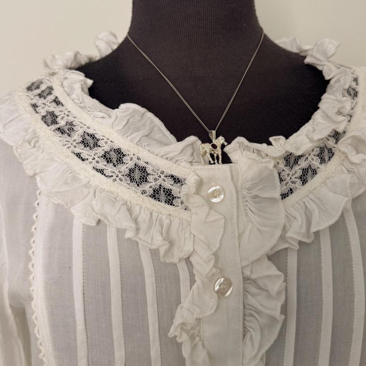 White cottage ruffle lace blouse (M)