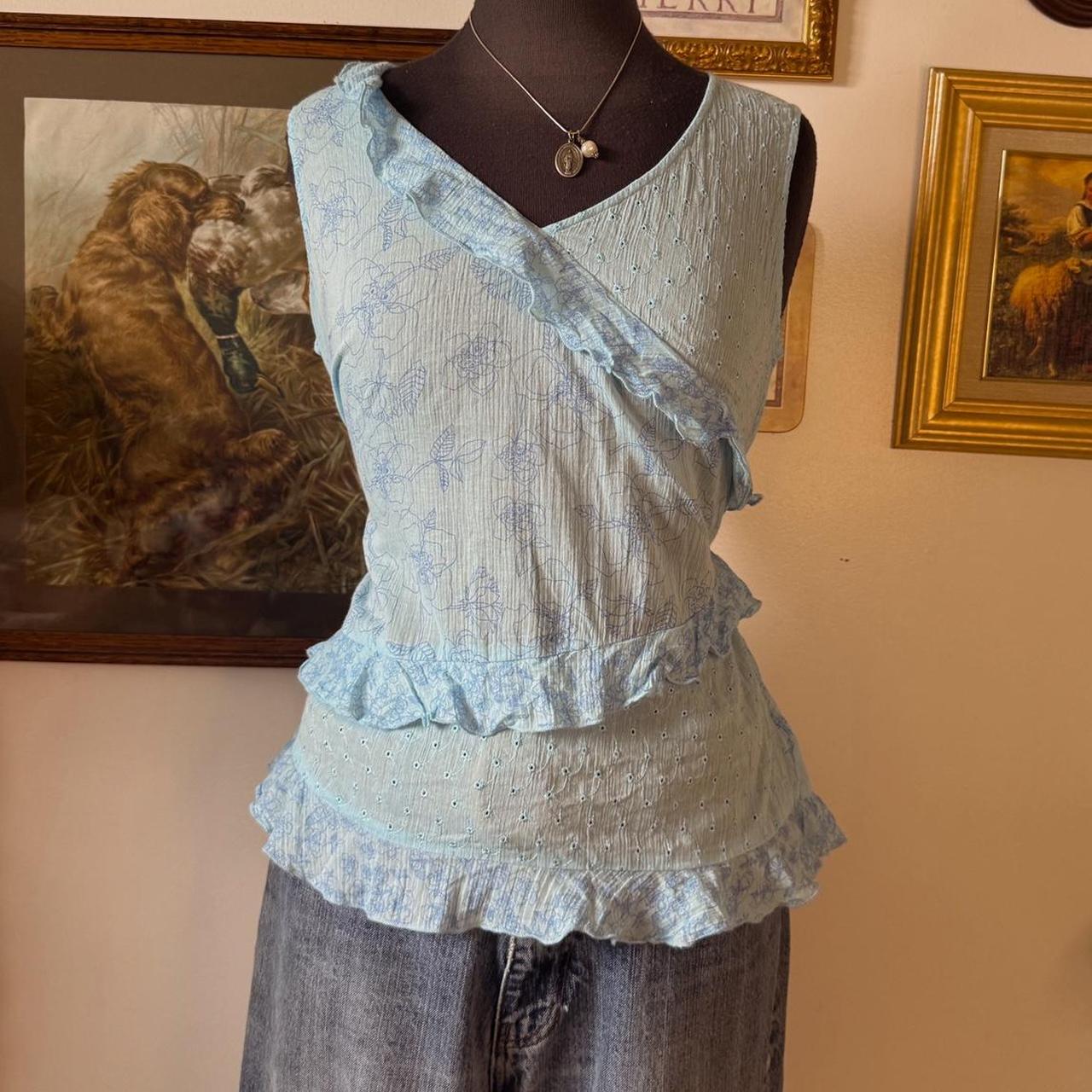 Light blue floral ruffle tank top (L)