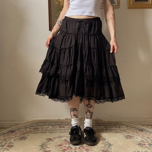 Tiered black lace skirt (M)