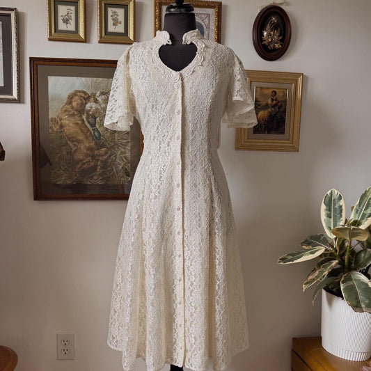 Cream lace vintage gown (M)