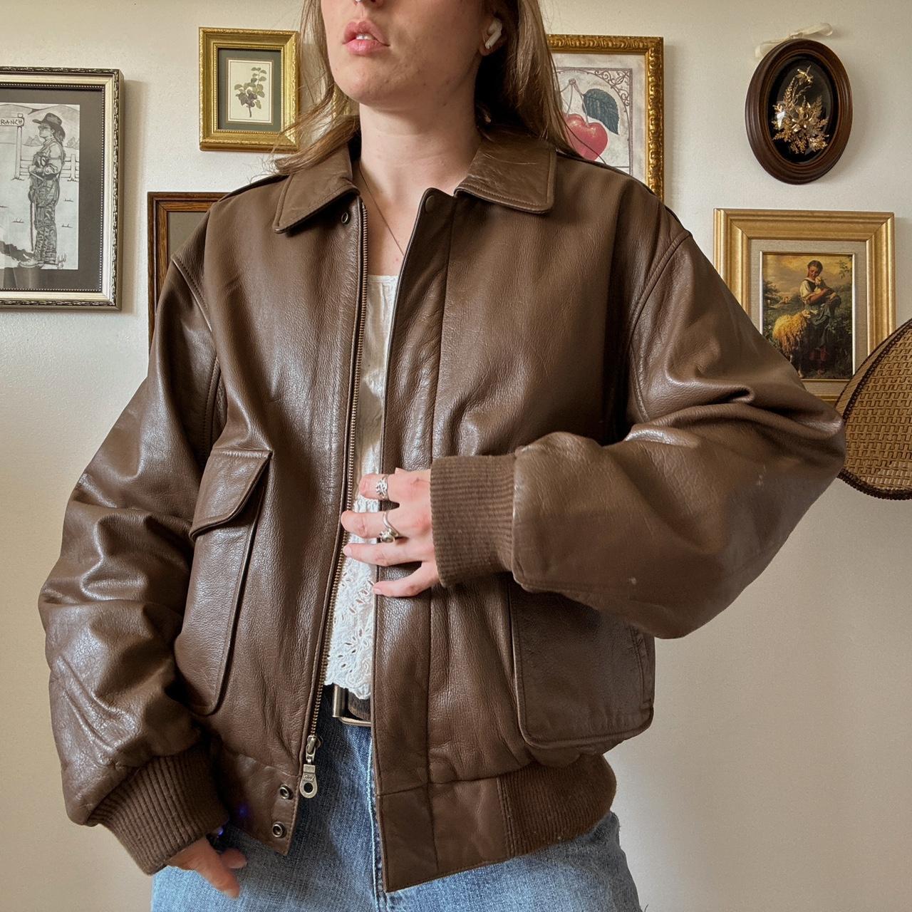 Brown leather bomber jacket (M)