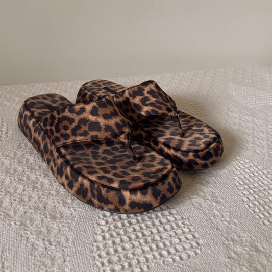 Chunky platform leopard flip flops (8)
