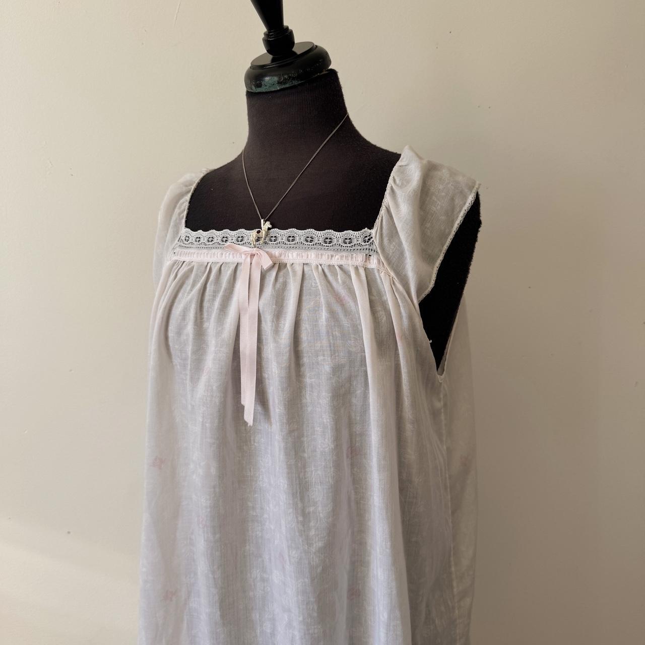 Soft pink cottage lace nightgown (L)