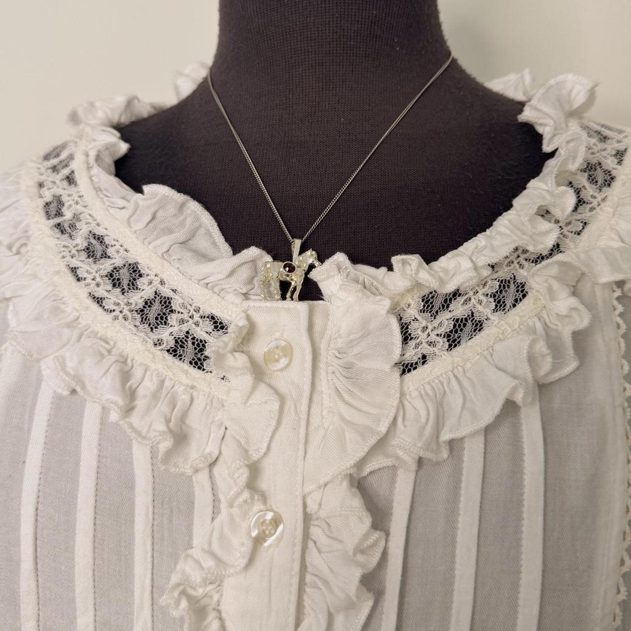 White cottage ruffle lace blouse (M)