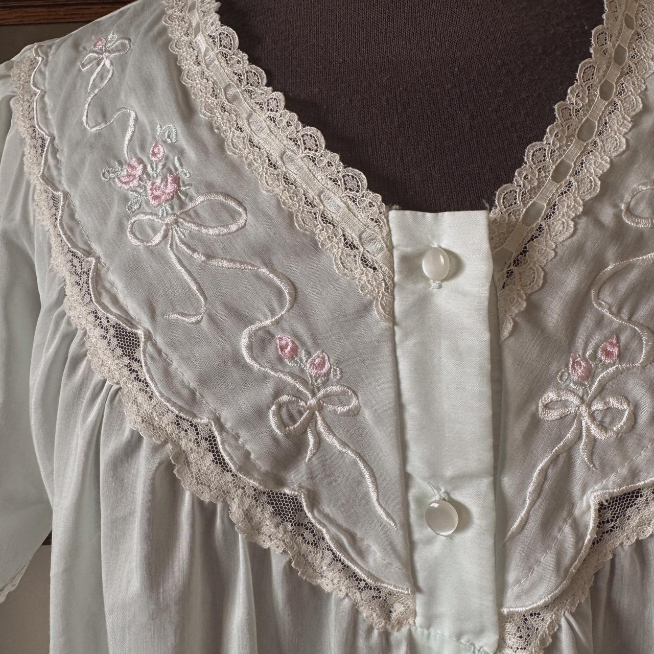 Vintage bow embroidered nightgown (L)