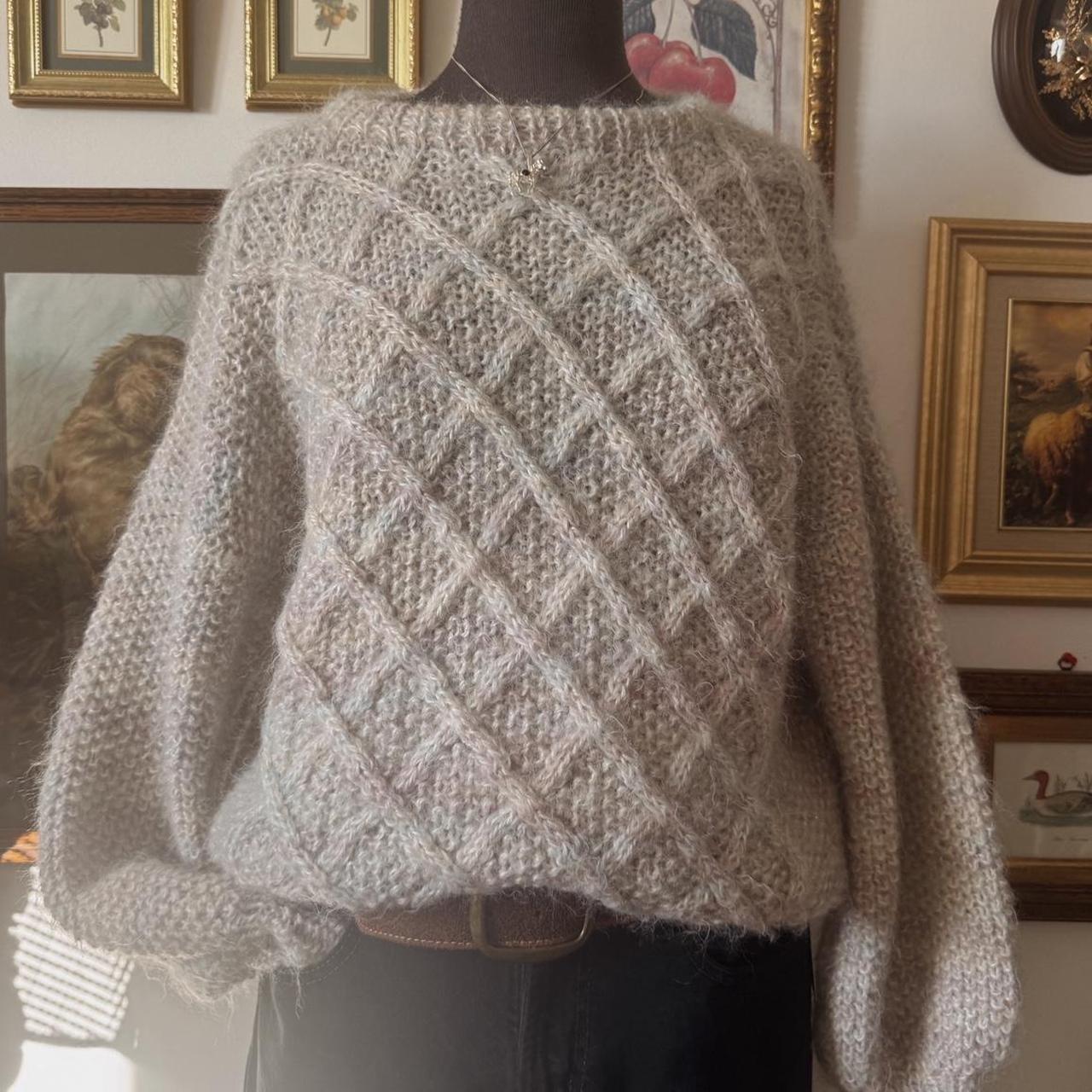 Light grey hand knit vintage sweater (M/L)