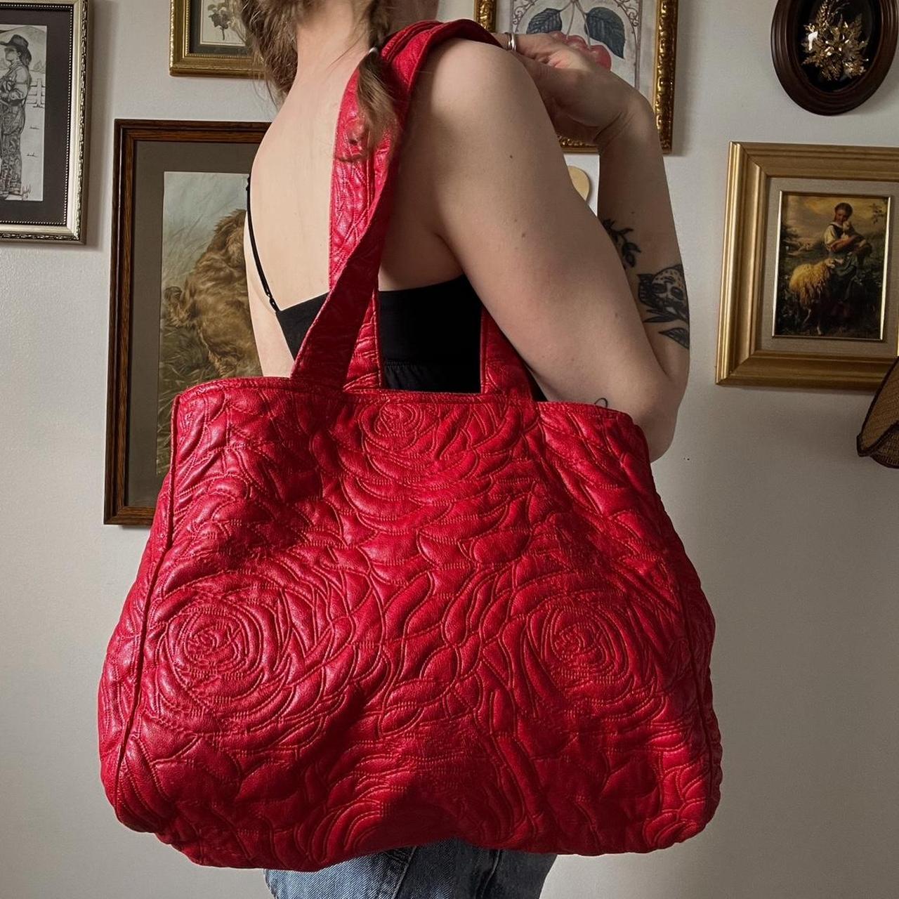 Red rose puff tote bag