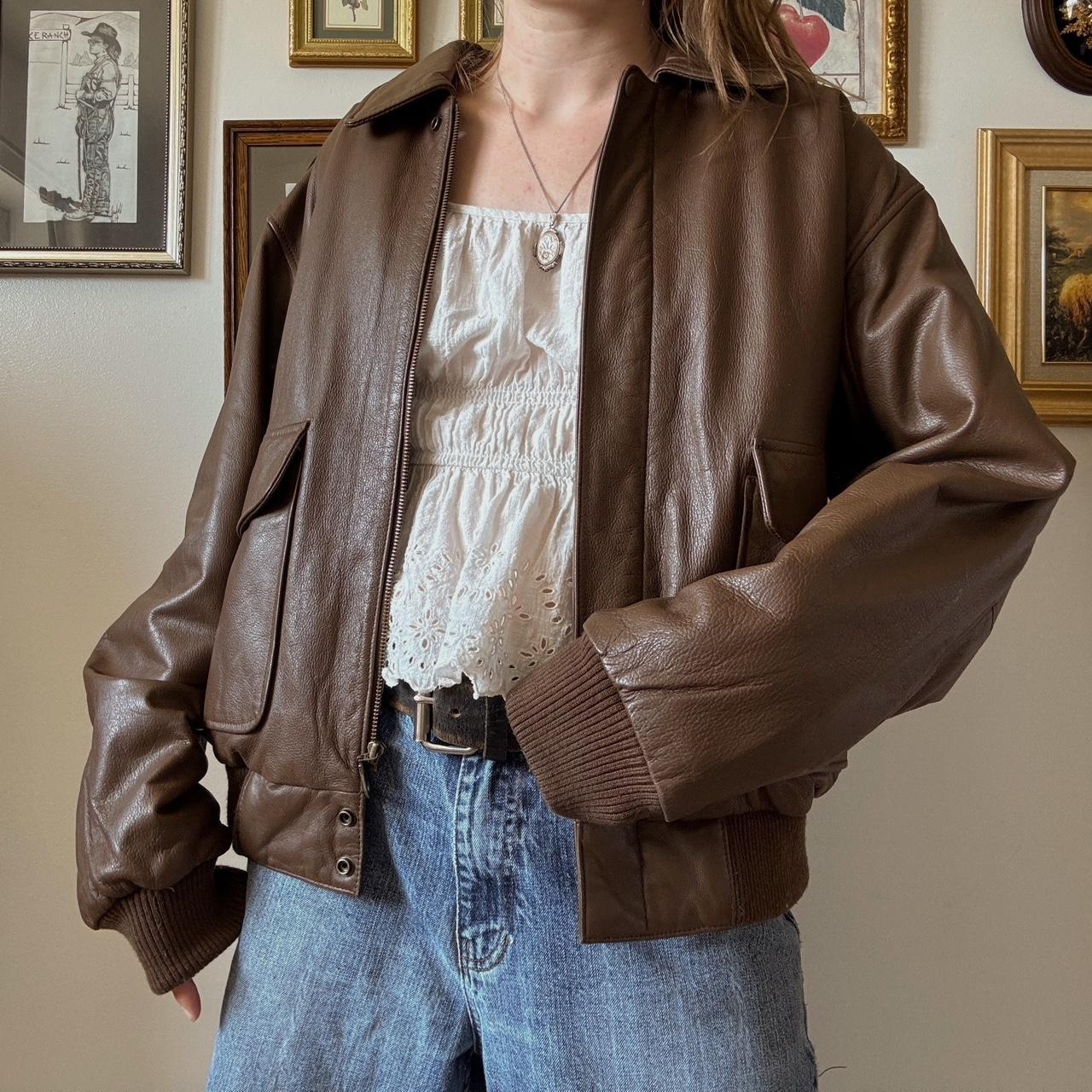 Brown leather bomber jacket (M)