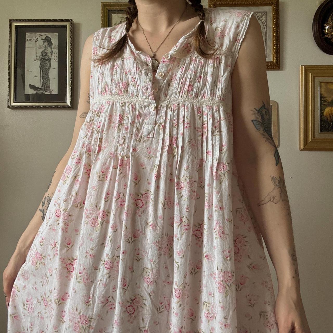 Pink floral nightgown (L)