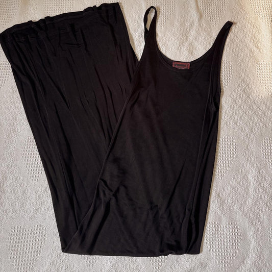 Black slinky maxi dress (M)