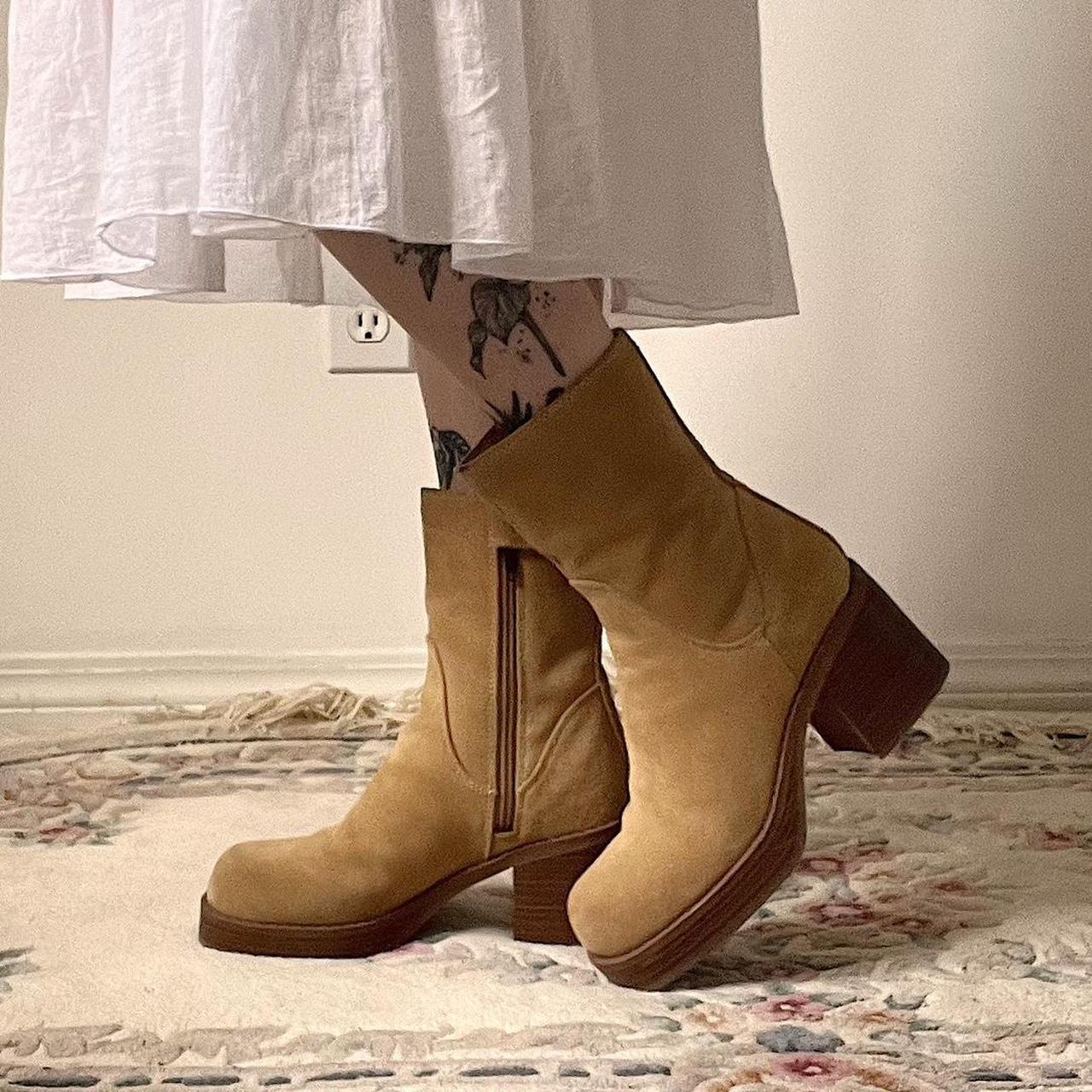 Y2K platform suede boots (7.5)